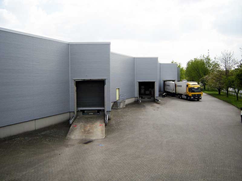 Erneuerung der Fassade eines Logistikzentrums Ausgang