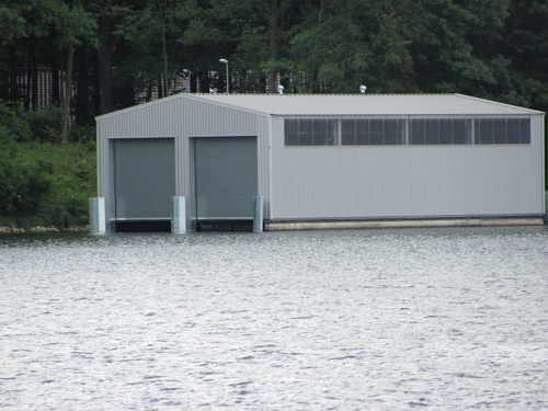 satteldachhalle-wasser